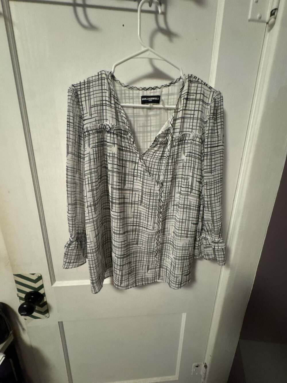 Karl Lagerfeld Paris Black and White Abstract Grid Print V-Neck Blouse Size S